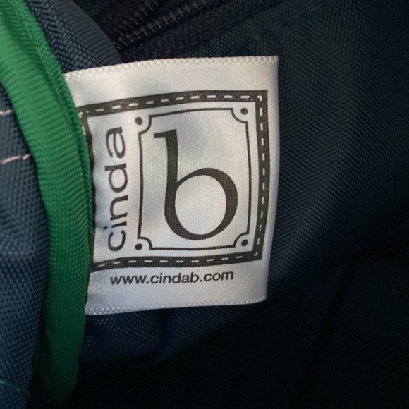 CINDY B TRAVEL SHOULDER BAG NEW NO TAG - Picture 8 of 8